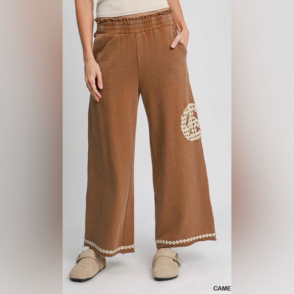 New nwt Umgee camel pull on pants peace crochet trim S M L - Picture 2 of 3